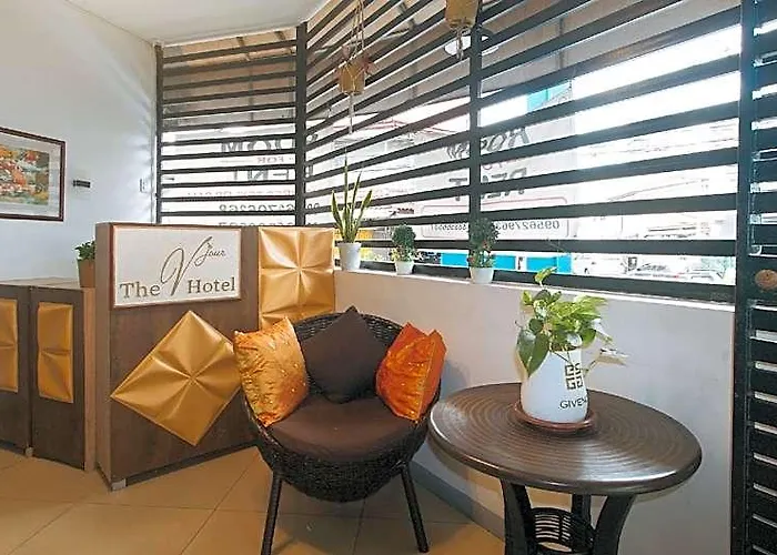 Hotel Reddoorz @ The Vjour Makati