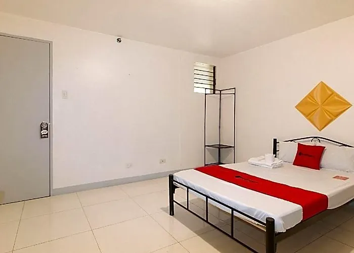 Hotel Reddoorz @ The Vjour Makati *