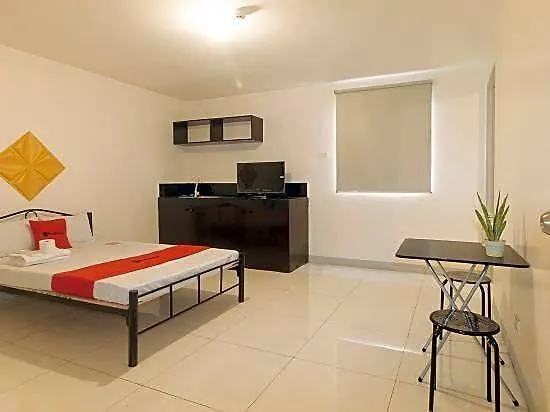 Hotel Reddoorz @ The Vjour Makati