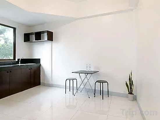 Hotel Reddoorz @ The Vjour Makati Manila