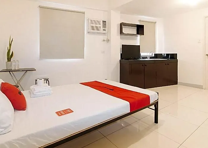 Hotel Reddoorz @ The Vjour Makati