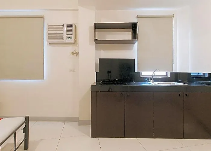 Hotel Reddoorz @ The Vjour Makati
